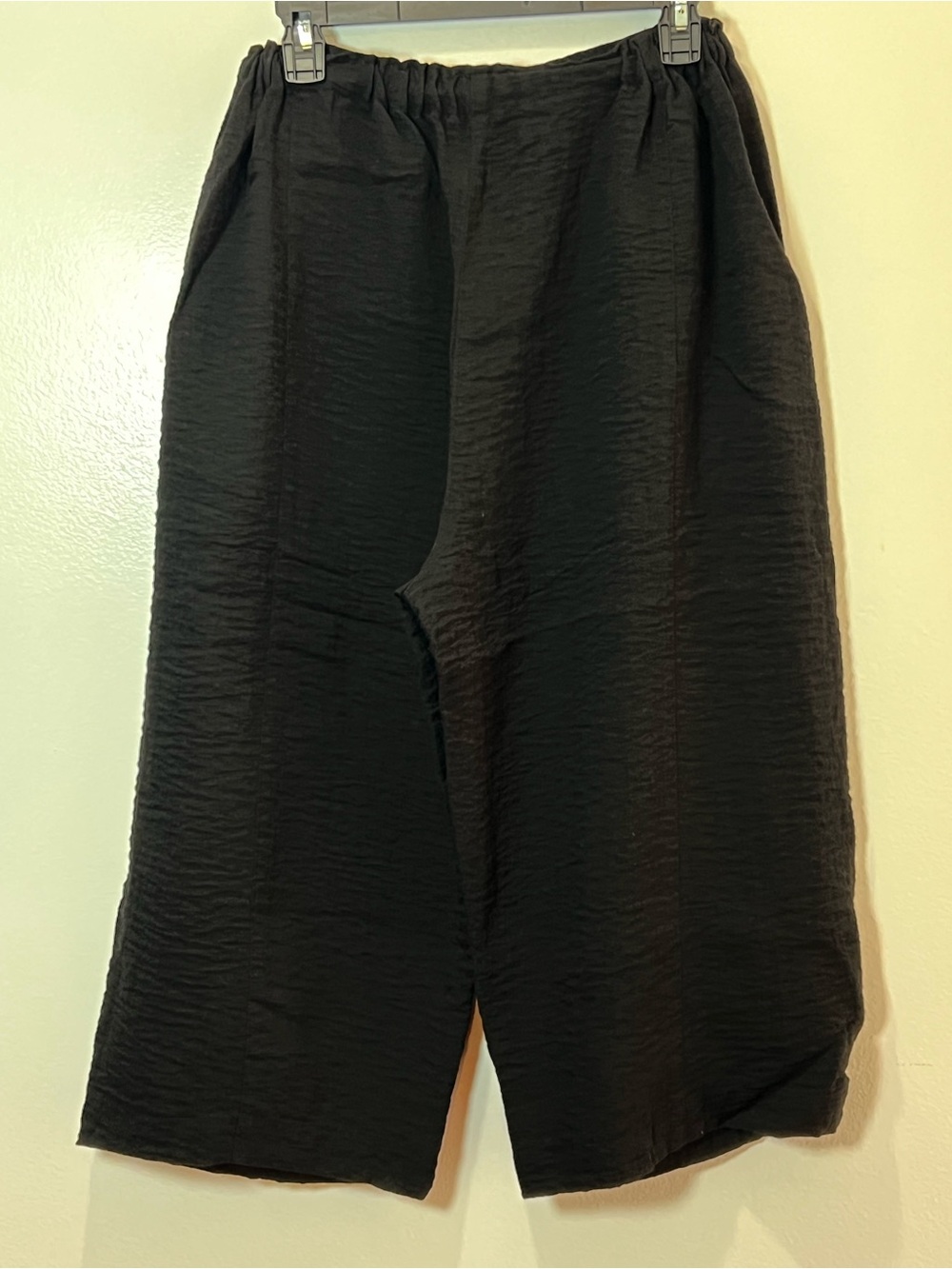Wide-Leg Textured Black Pants - Picture 2 of 4